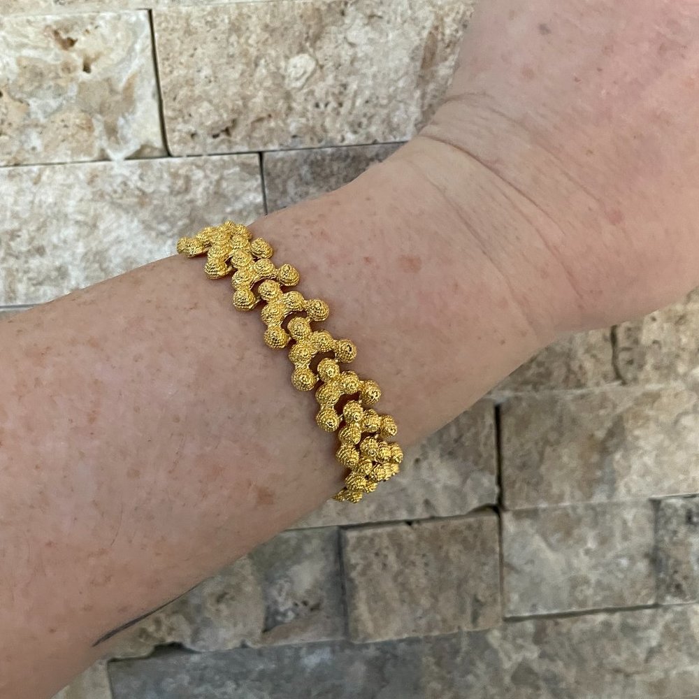 Vintage Avon Gold Tone Hazelnut Bracelet
